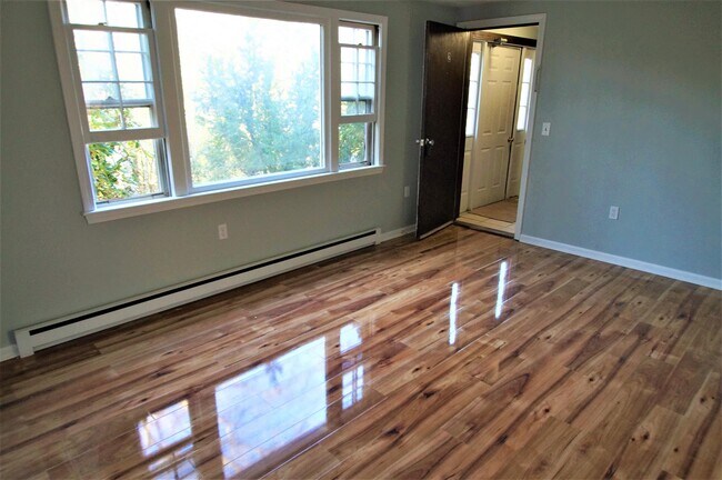 Building Photo - 2 Wells Village Cir
