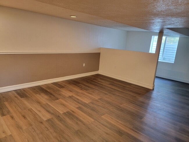 Foto del edificio - Great 3-Bedroom Home IN The Garland District