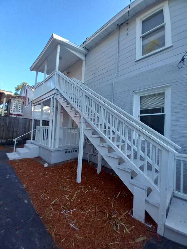 Building Photo - 711 18th Ave S