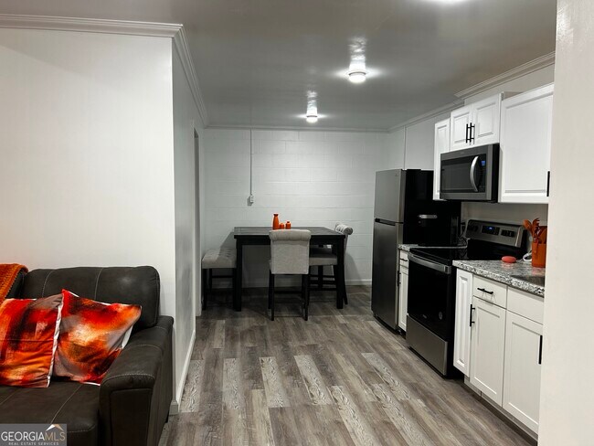 Foto del edificio - 1550 Shady Oaks Ln