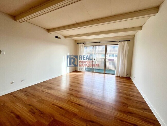 Building Photo - 8060 E Girard Ave