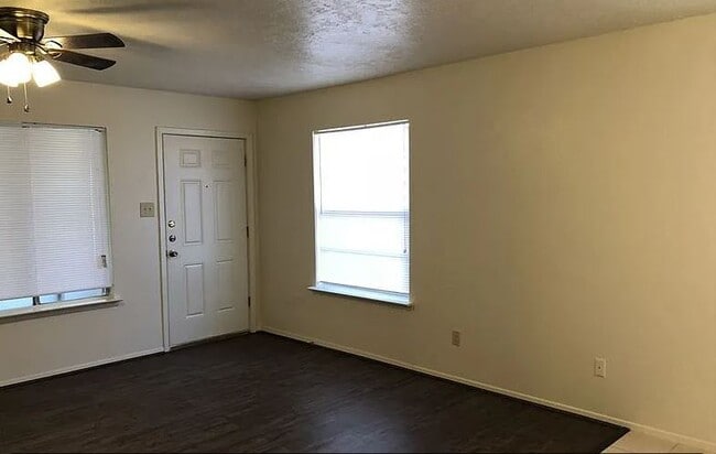 Building Photo - 3200 Cougar Trl