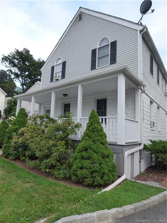 Building Photo - 490 Den Ln