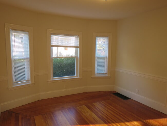 Building Photo - 47 Charnwood Rd