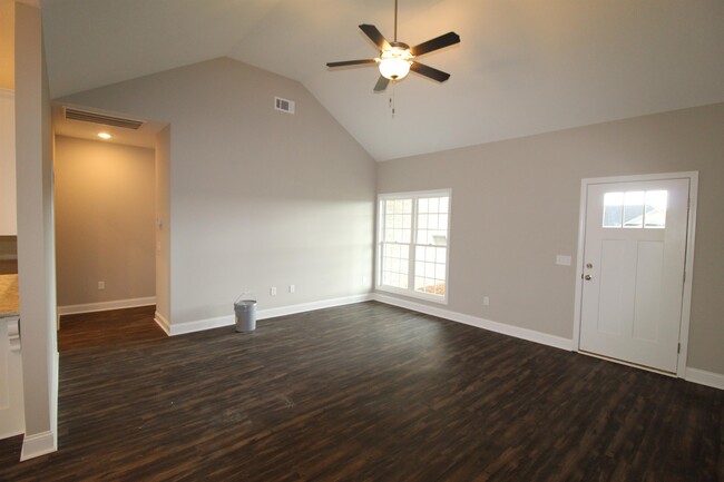 Building Photo - 310 Four Seasons Dr