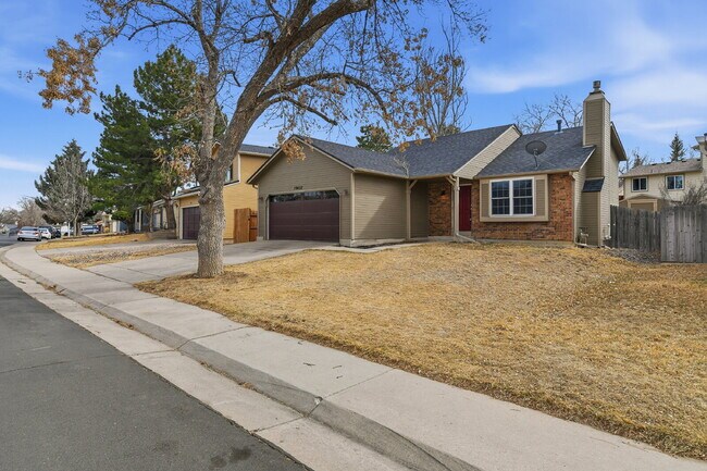 Foto del edificio - $2,540.95 - 4 Bed, 2 Bath Home in Aurora with Central AC, and In Unit Laundry!