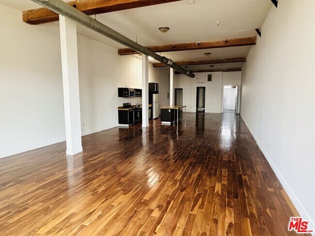 Foto del edificio - 652 Mateo St