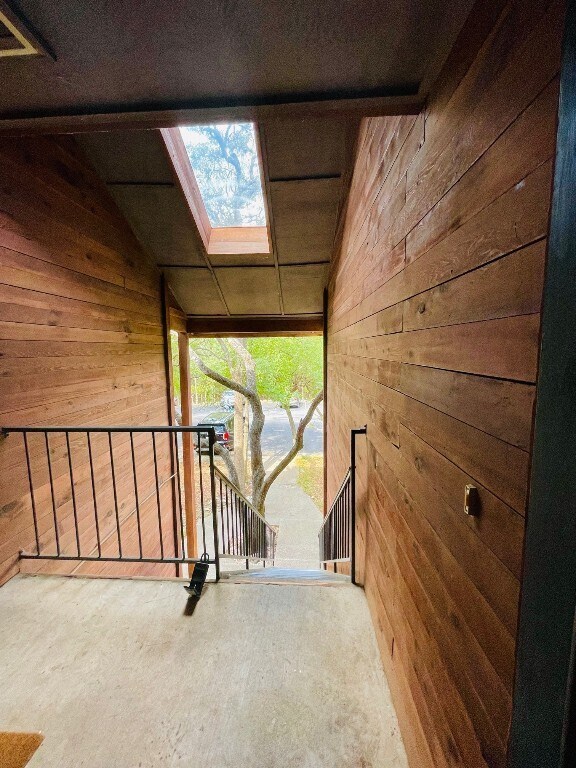 Foto del edificio - 4711 Spicewood Springs Rd