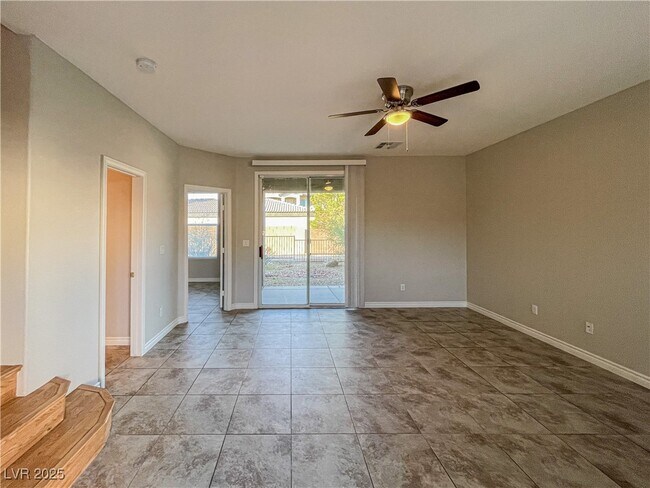 Foto del edificio - 8714 Salvestrin Point Ave