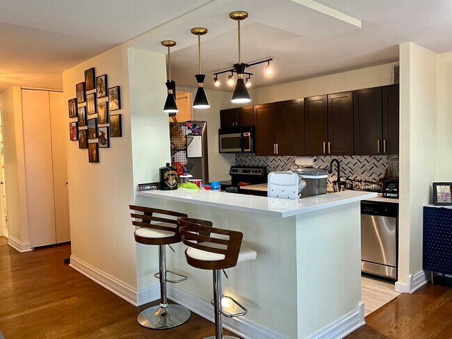 Foto del edificio - 655 W Irving Park Rd