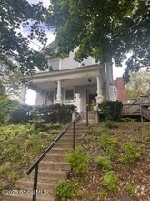 Building Photo - 238 8th St