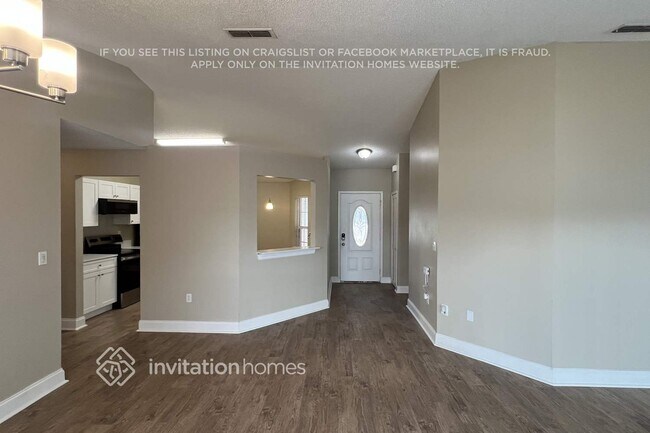 Foto del edificio - 15945 Greater Groves Blvd