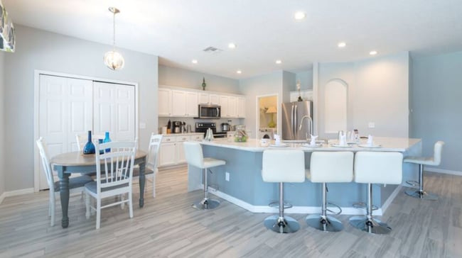 Building Photo - 8573 La Isla Dr