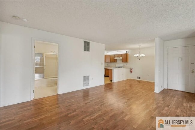 Building Photo - 28 Wycoff Way E