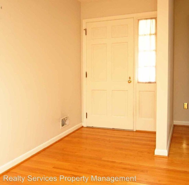 Building Photo - 1418 Nelson Dr