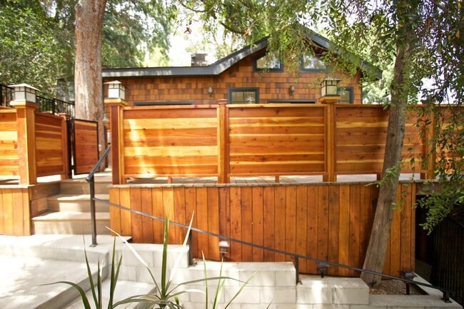 Building Photo - 2119 Hyperion Ave