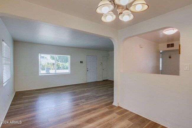 Building Photo - 6919 N 10th St