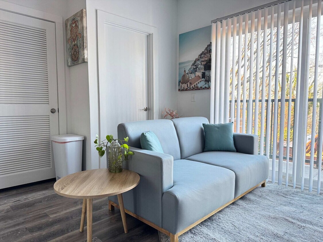 Foto principal - 542 Boulevard NE