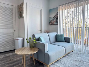 Building Photo - 542 Boulevard NE