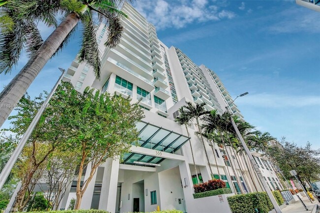 Building Photo - 1 br, 1 bath Condo - 333 NE 24th St Beauti...