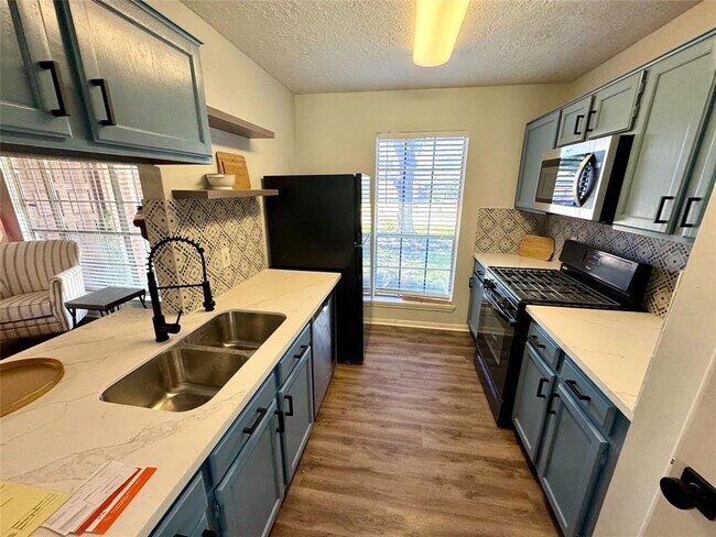 Building Photo - 2918 Walnut Springs Dr