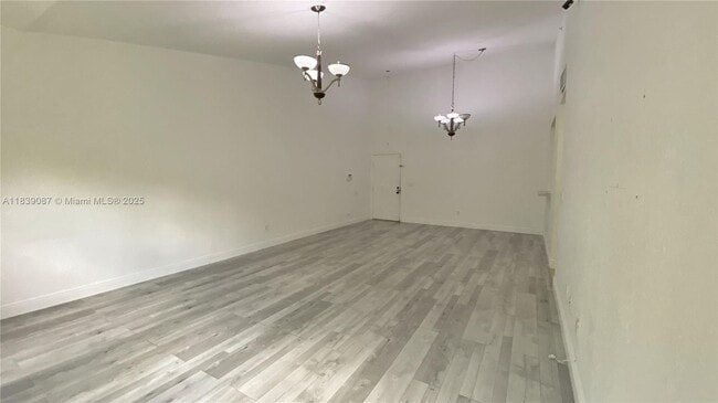 Building Photo - 2941 Riverside Dr