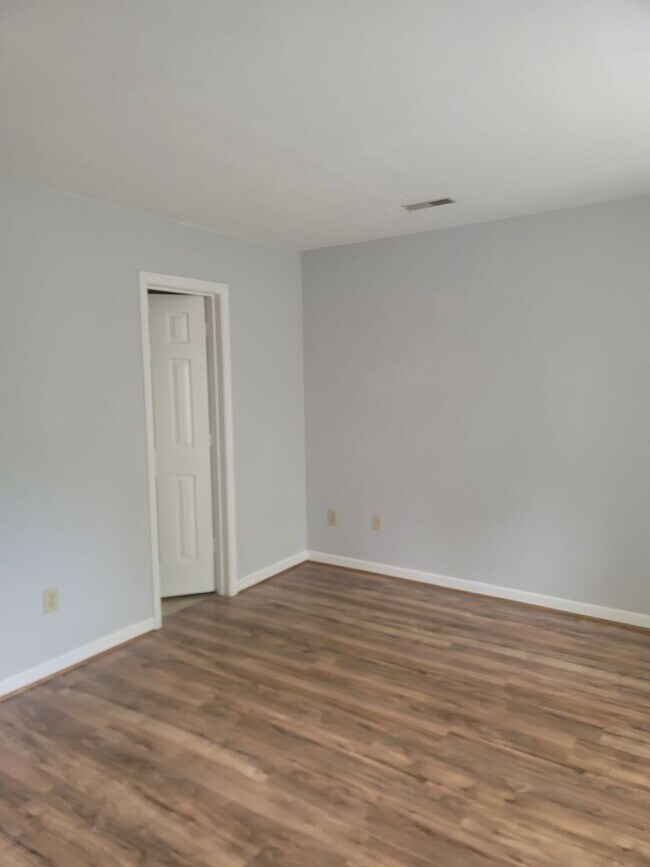 Building Photo - 13 Palmerston Dr