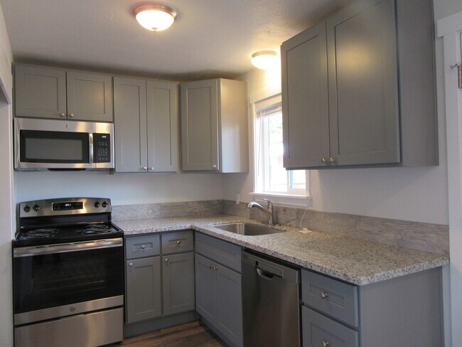 Foto del edificio - 2 bedroom 1 bath duplex in downtown Kent