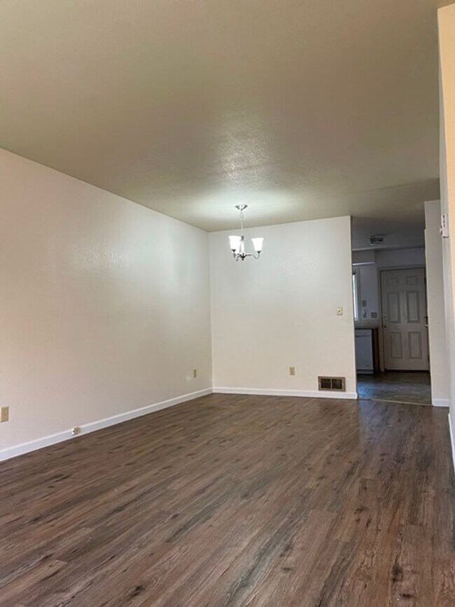 Foto del edificio - 1714 Lakeview Ave