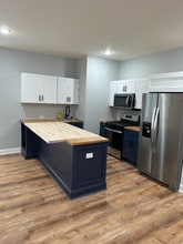 Building Photo - 372 Main St