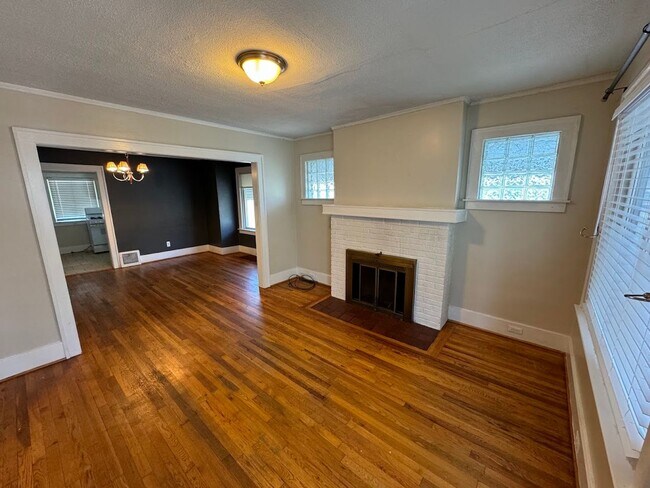 Foto del edificio - 2 bed 1 bath ranch walking distance to Dow...