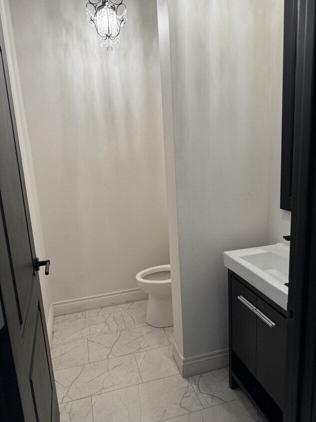 Building Photo - 1605 W 80th St