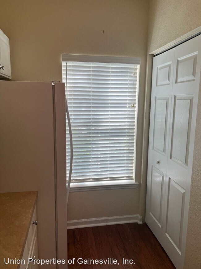 Foto del edificio - 2 br, 2.5 bath House - 4440 NW 49th Street...