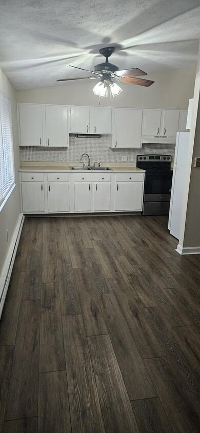 Kitchen - 232 Cincinnati Ave