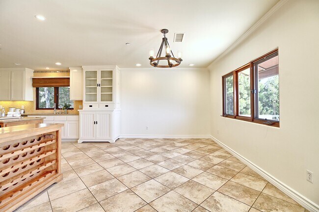 Building Photo - 2166 Palomar Ave