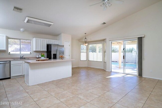 Foto del edificio - Sharp 3 Bedroom Northwest Home with Pool in Popular Cañada Hills