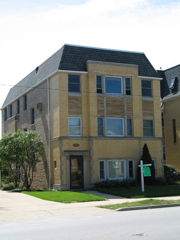 Primary Photo - 6815 W Devon Ave