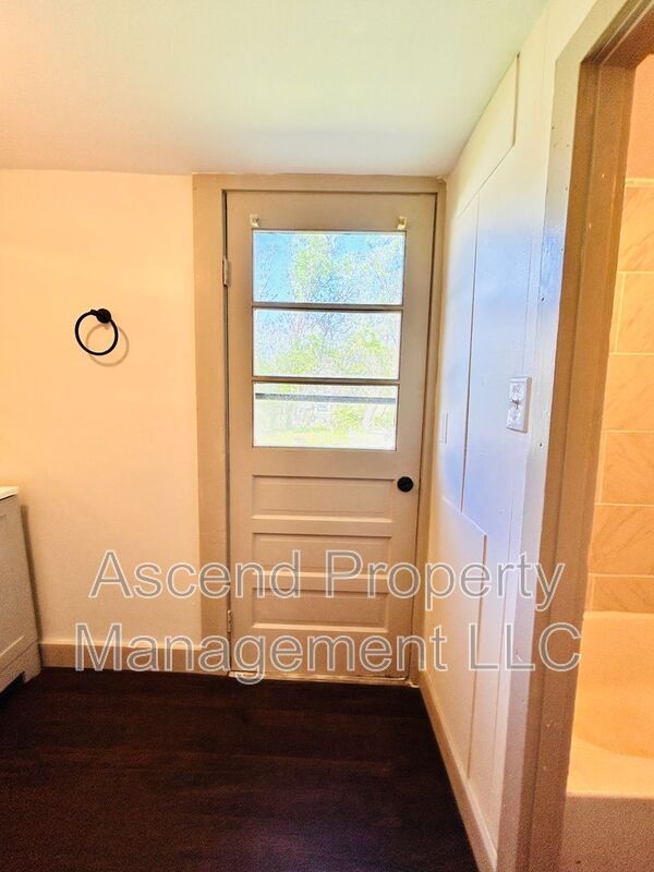 Foto del edificio - 727 Henderson Ave