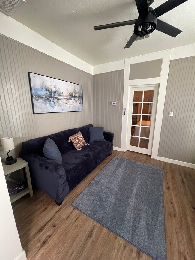 Foto del edificio - 230 W Myrtle St