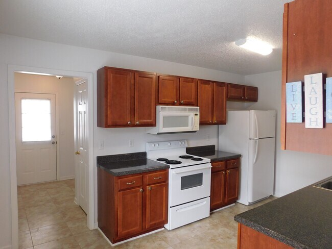 Building Photo - 119 Crest Pointe