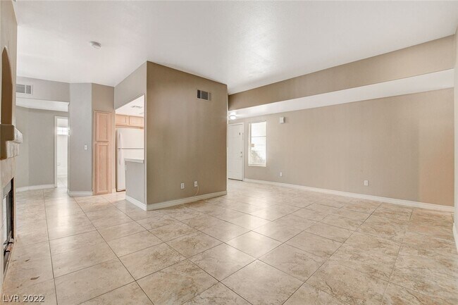 Foto del edificio - 2975 Bluegrass Ln