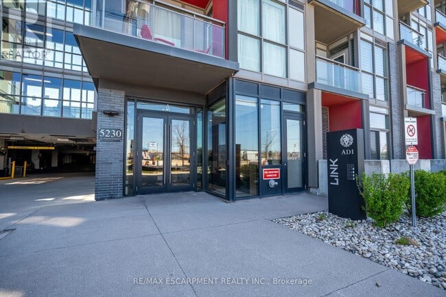 Photo du bâtiment - 5230-5230 Dundas St