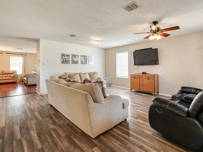 Foto del edificio - 1435 Greenbrook Dr