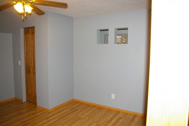 2nd floor master bedroom - 725 S Evergreen St