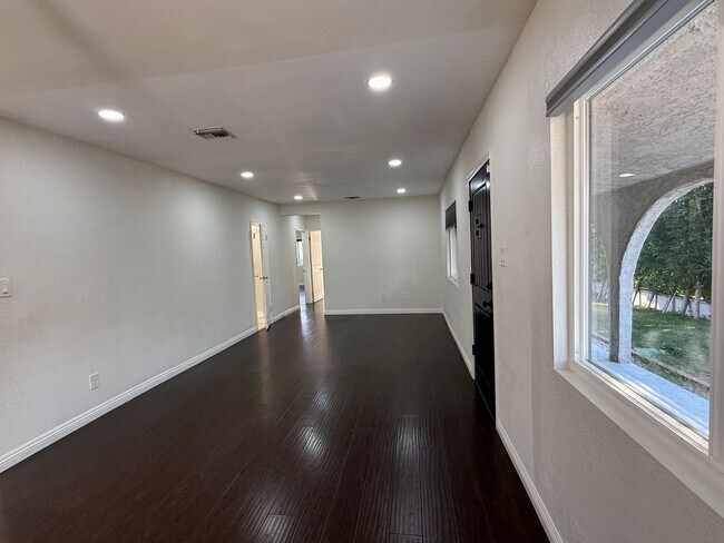 Foto del edificio - Amazing 3 Bedroom Home in Glassell Park / Eagle Rock