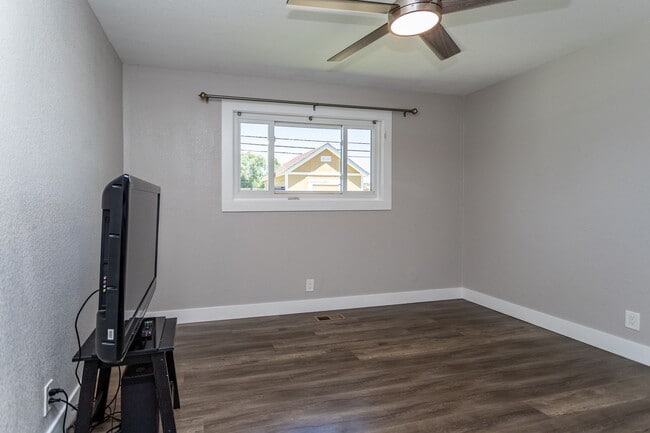 Building Photo - Charming 3BR Home with Updated Amenities &...