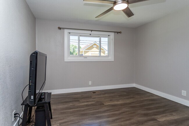 Foto del edificio - Charming 3BR Home with Updated Amenities &...