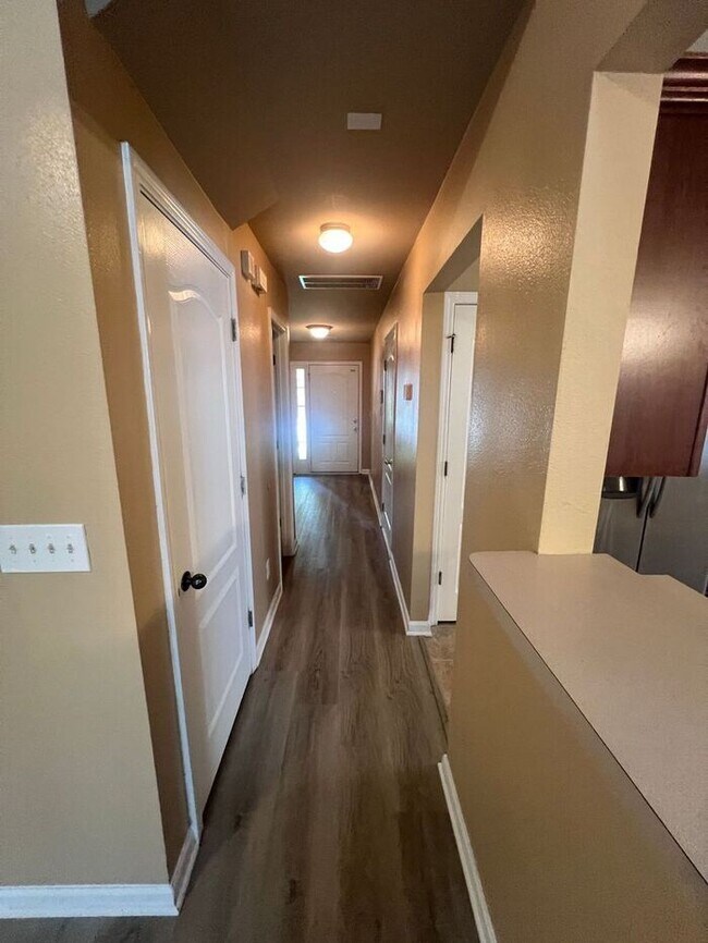 Building Photo - Magnificent 3 bedroom 3 bath Home in Mulberry Park!