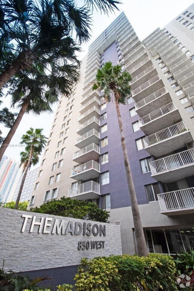 Building Photo - 850 N Miami Ave