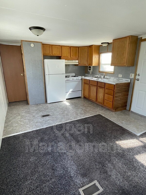 286 Kathy Cir, Jackson, MI 49202 Condo for Rent in Jackson, MI